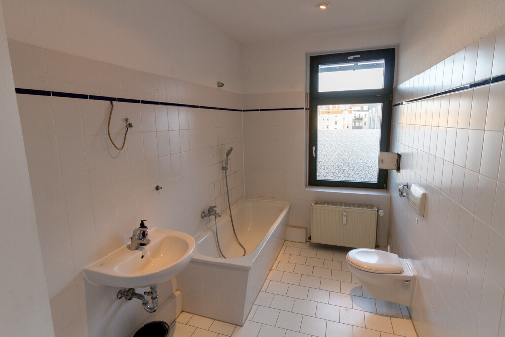 **Ruhige Wohnung + Balkon + Tageslichtbad mit Wanne ** - Foto 3