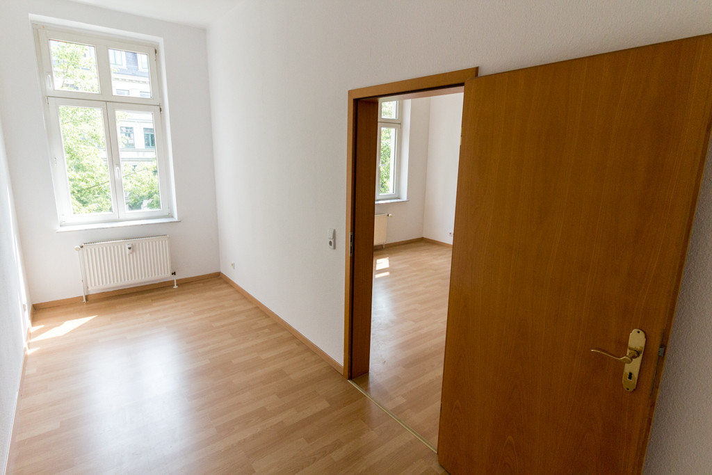 **Wohnen auf der Kultstraße KarLi + neue EBK + Fahrstuhl** - Foto 2