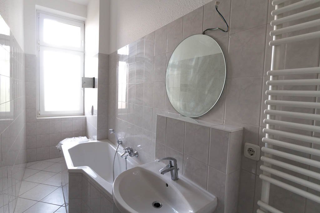 **Direkt an der "Karli" - Neuwertige großzügige Wohnung mit zwei Bädern** - Foto 3