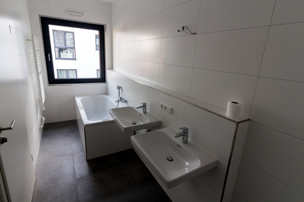 **Moderne Traumwohnung + Balkon + 2 Bäder + Fußbodenheizung + Stellplatz** - Photo 4